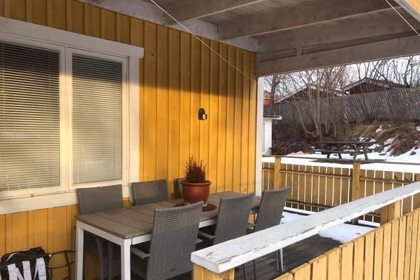 2:a i Bergby – uteplats & grönska
