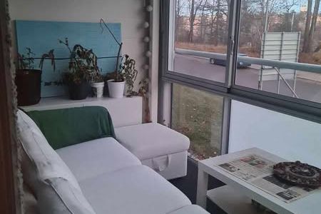 Ljus etta i Solna med balkong och gym