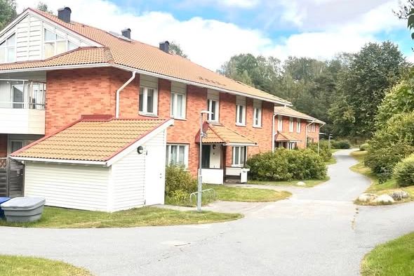 Yteffektiv 2:a med altan i lugnt område