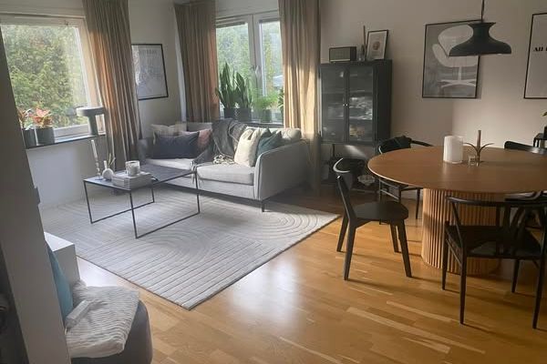 Mysig 1:a med trädgård i lugna Stohagen