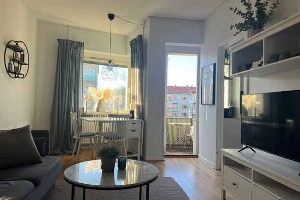 Mysig etta med balkong i Slottstaden