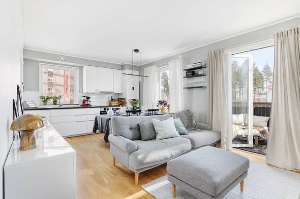 Möblerad 2:a Tomtebo balkong & p-plats