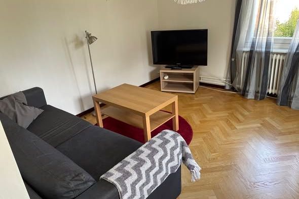 Möblerad 1:a med kokvrå nära torget