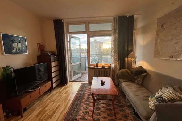 Möblerad etta med balkong i Kärrtorp