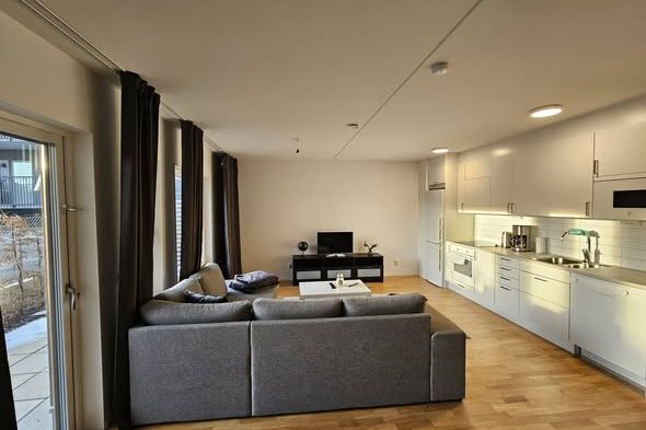 Ljus etta i Riksten med uteplats, 43m²