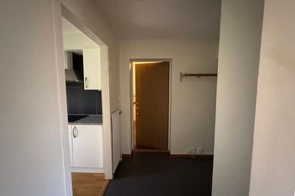 Stilren 1,5:a med balkong i Knalleland