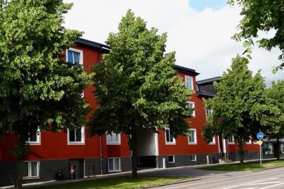 Charmig 2:a med trägolv i centrum