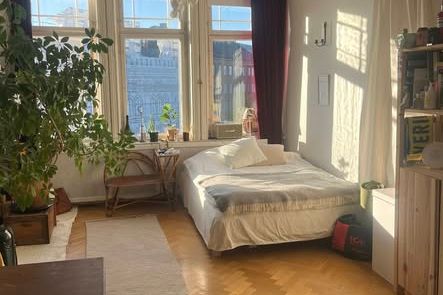 24 kvm med kakelugn vid Clemenstorget