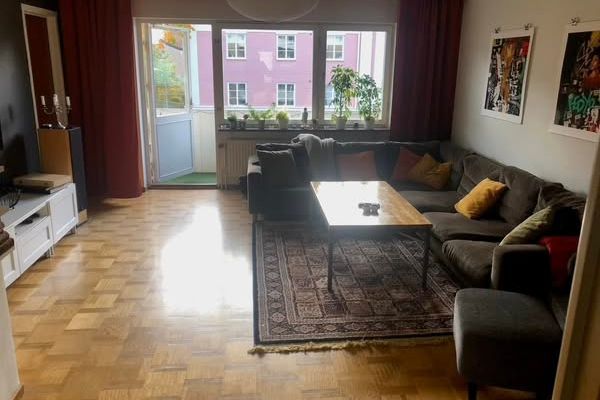 Rum i rymlig fyra i Luthagen för tjejer
