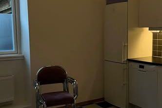 1 RoK 40 kvm i Lugnet med 4 m tak