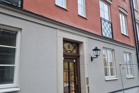Nyproducerad 3:a i toppskick nära Nacka Forum