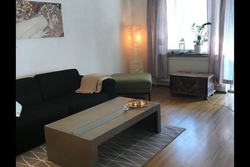 Ljus möblerat rum i delad 3:a Sätra