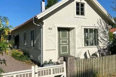 Nyrenoverad 2a med uteplats i Lindsdal