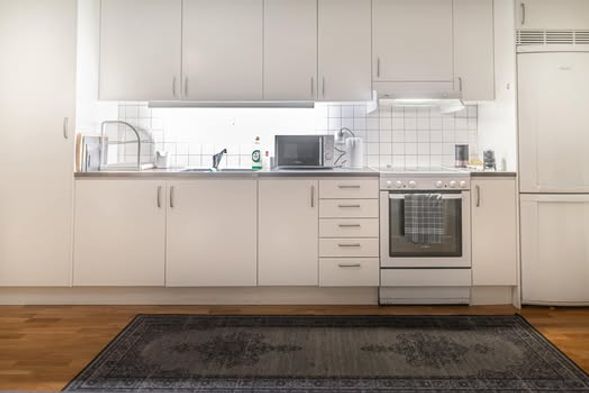 Ljus etta med stor balkong i Vällingby
