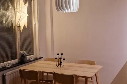 Mysig 1:a med balkong nära Odenplan