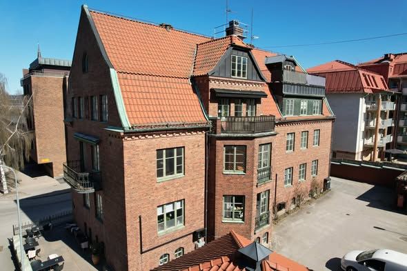 Exklusiv 5:a med balkong i centrum