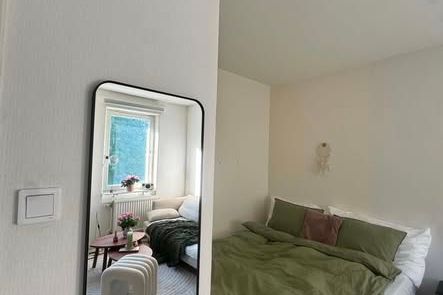 Möblerad etta med balkong i Hässelby