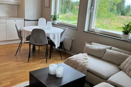 Ljus 2a på Tomtebo med inglasad balkong