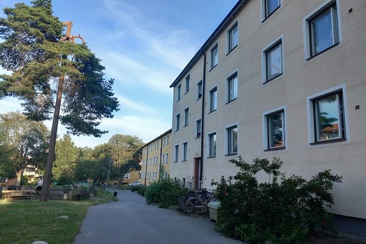 3 rok i lugna Hässelby nära T-bana