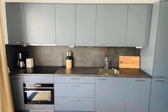 Nybyggd 1:a med stor uteplats Hässelby