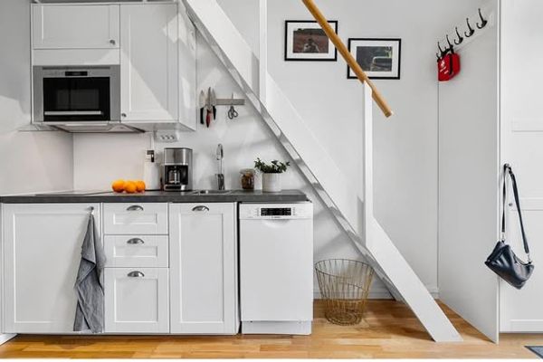 Charmig etta med loft nära Sigtuna & Arlanda