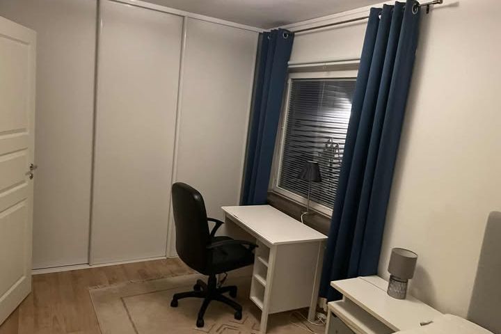 Möblerat rum i villa nära universitetet