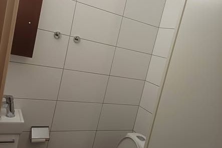 Rum i Alby – egen toalett, omgående