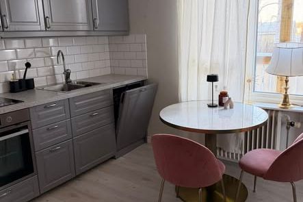 3:a med två balkonger nära stenstan