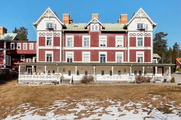 Möblerad 1:a i Tumba med loft & garage