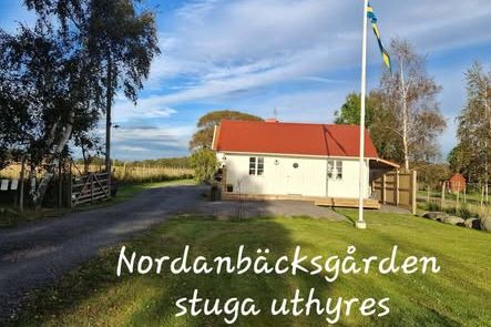 Charmig stuga på Kaptensgård i Onsala