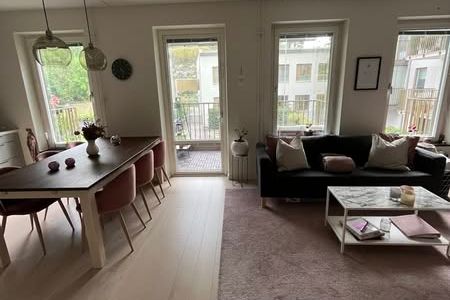 Möblerad 1,5:a i Solna med balkong