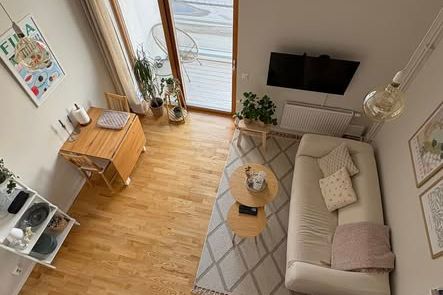 Möblerad etta med loft i Rosendal