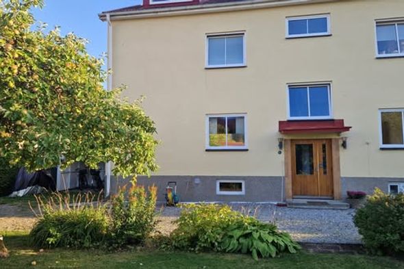 2 rok med balkong i Gamla Hjärsta