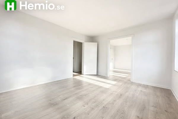 Trerummare i lugnt område, nära centrum