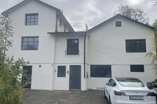 Nyrenoverad villadel med trädgård