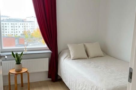 Rum uthyres till kvinna i Mariehäll