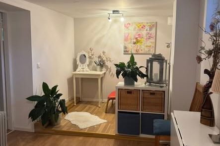 Ljus mini-lägenhet i villa på Hisingen