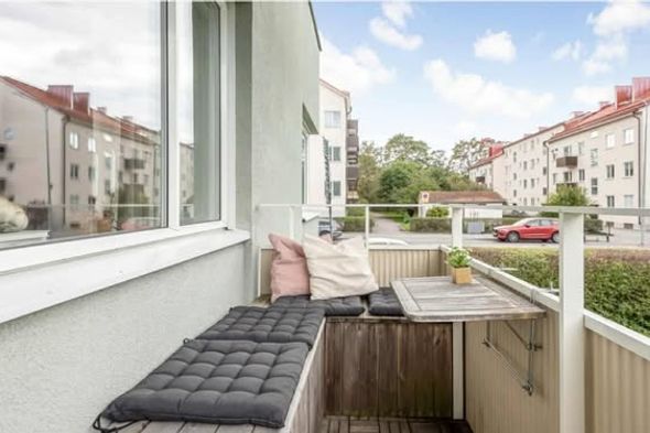 Charmig etta med balkong nära centrum