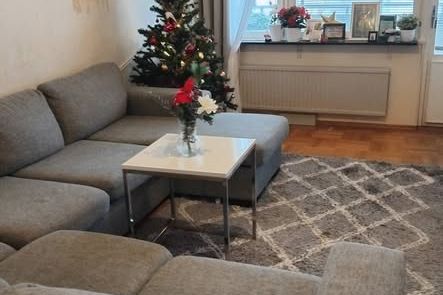 Mysig 2:a med balkong i Alby – 13 000 kr