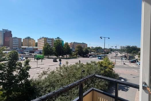 Ljus 2:a i Solna nära Mall & T-bana