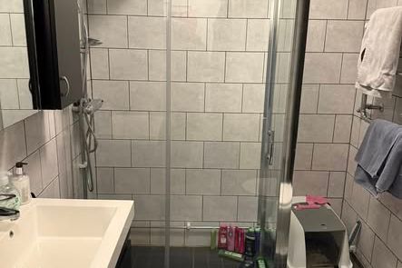 Stor etagelägenhet med garage & uteplats