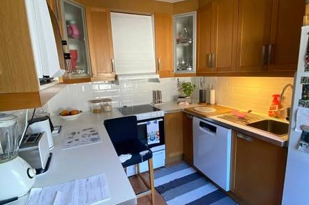 Möblerade rum i Enskede för kvinna