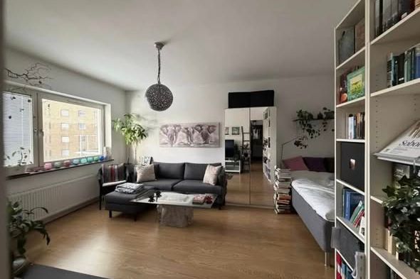 Central möblerad 1:a uthyres 1,5 år