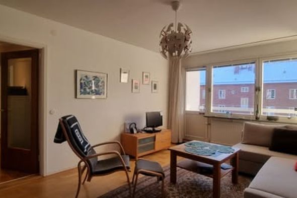 Möblerad 2:a med solig balkong i Slottstaden