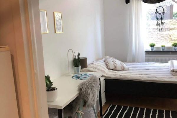 Möblerat Rum Nära Älvsjö – Allt Ingår!