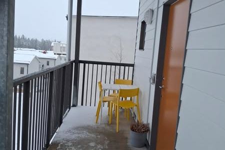 Möblerad 2:a nära Nydalasjön i Tomtebo