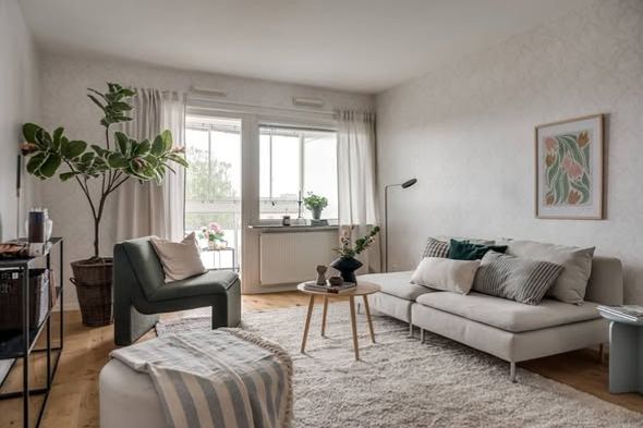 Ljus 2:a med inglasad balkong i Karlstad