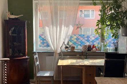 Solig etta på Dalaplan nära Mobilia