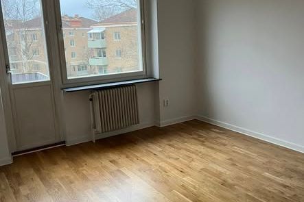 Mysig 1:a med balkong på Väster