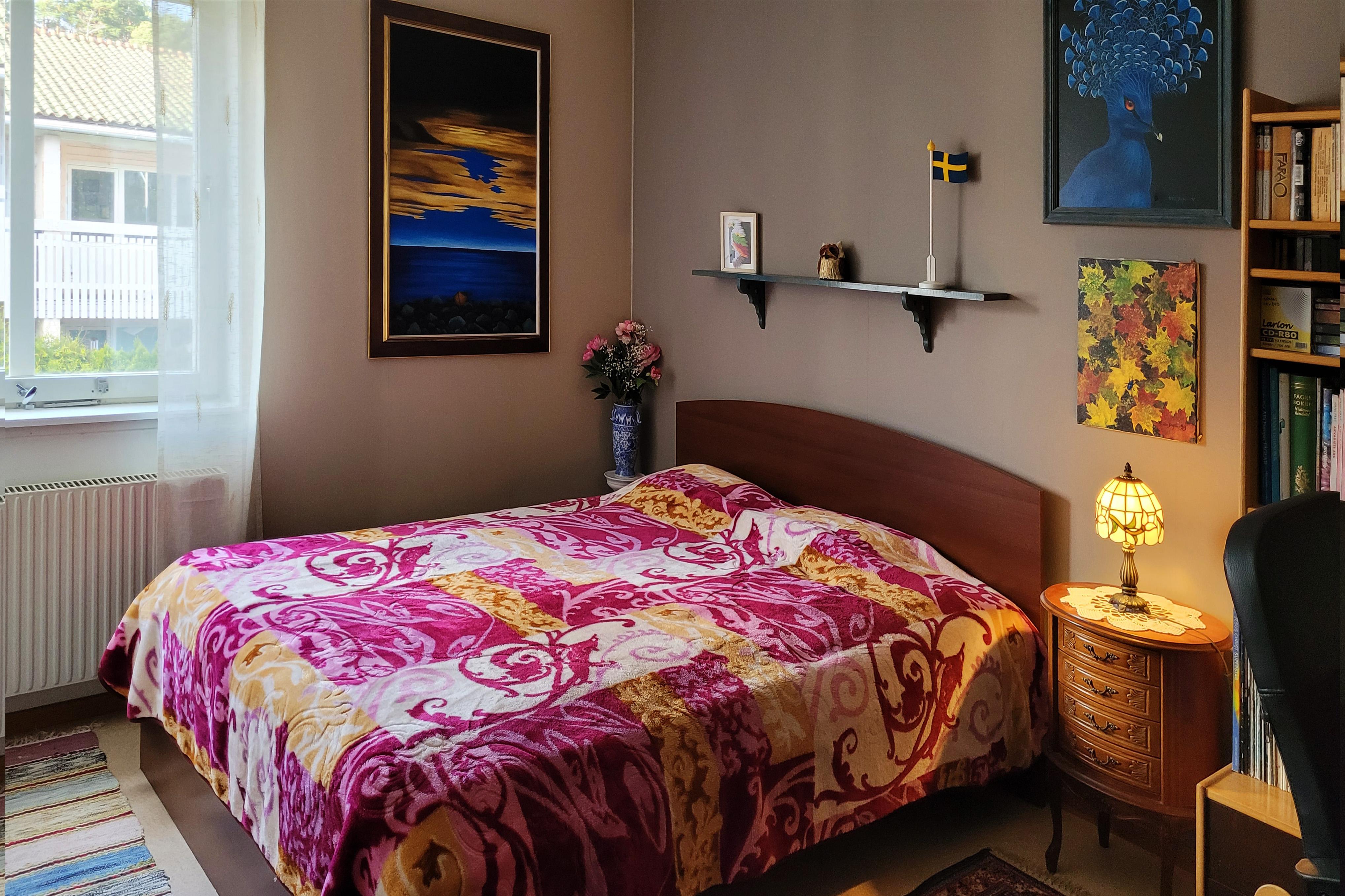Lovely room to female student